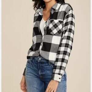 Maurices Women’s Black & White Cabin Plaid Button Down Size S